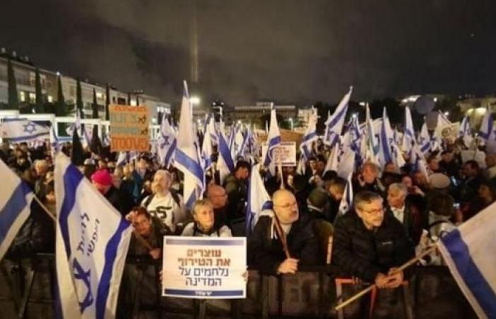 آلاف المتظاهرين في إسرائيل.. وتزايد الضغوط على حكومة "نتنياهو"